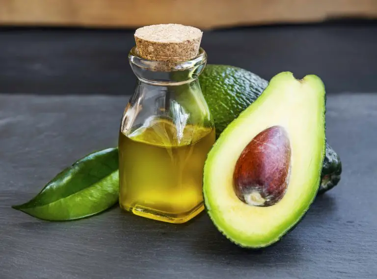 Huile de noyau d'avocat pour la perte de cheveux