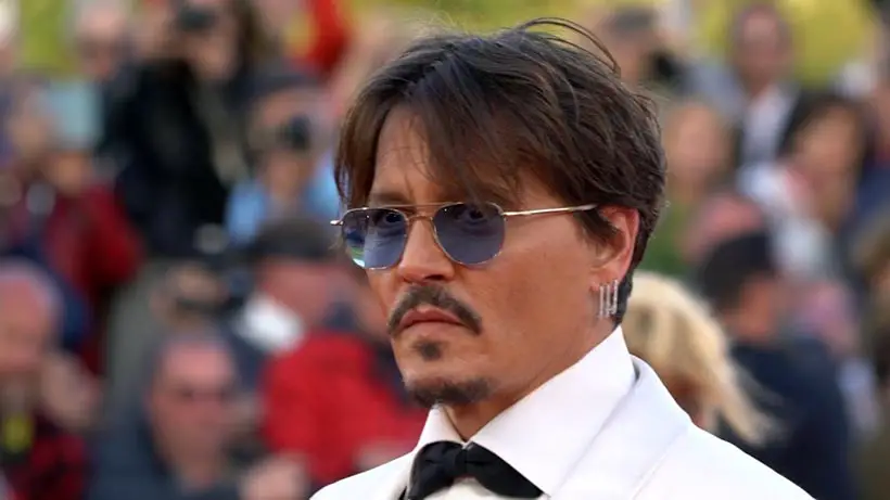 Does Johnny Depp Wash His Hair