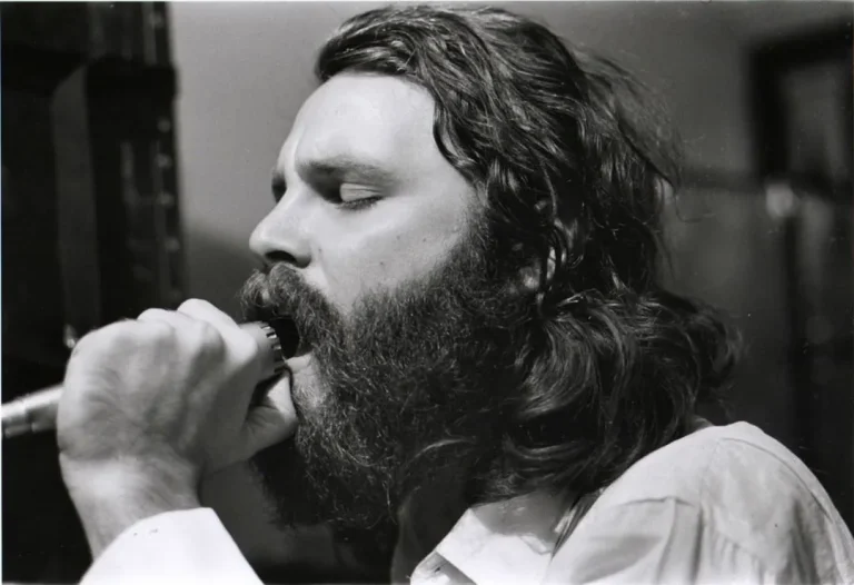 Jim Morrison – Beard and Hairstyle